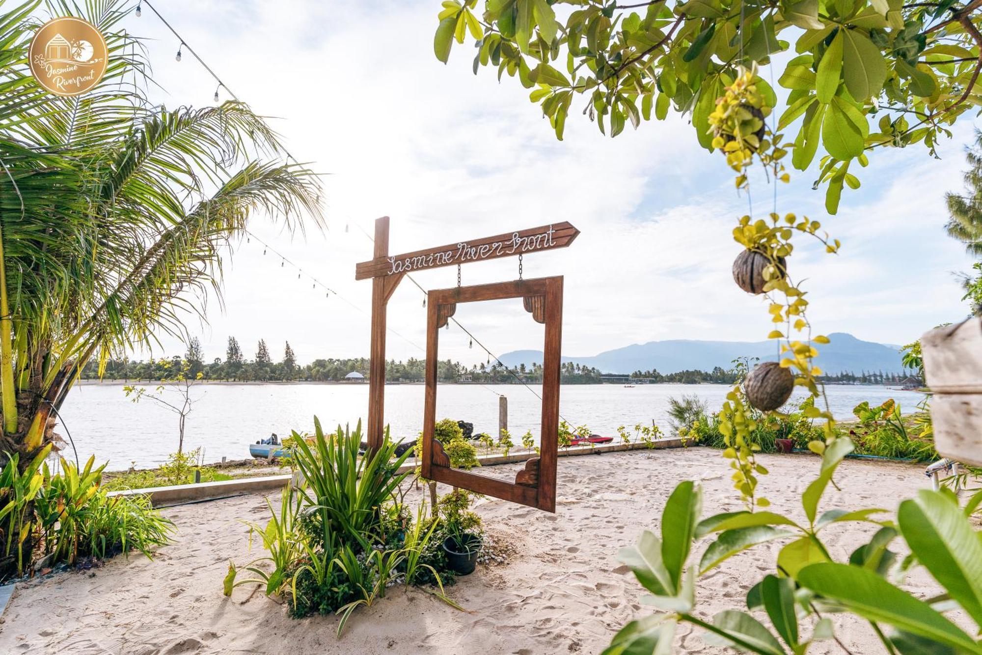 Jasmine River Front Hotel Kampot Ngoại thất bức ảnh